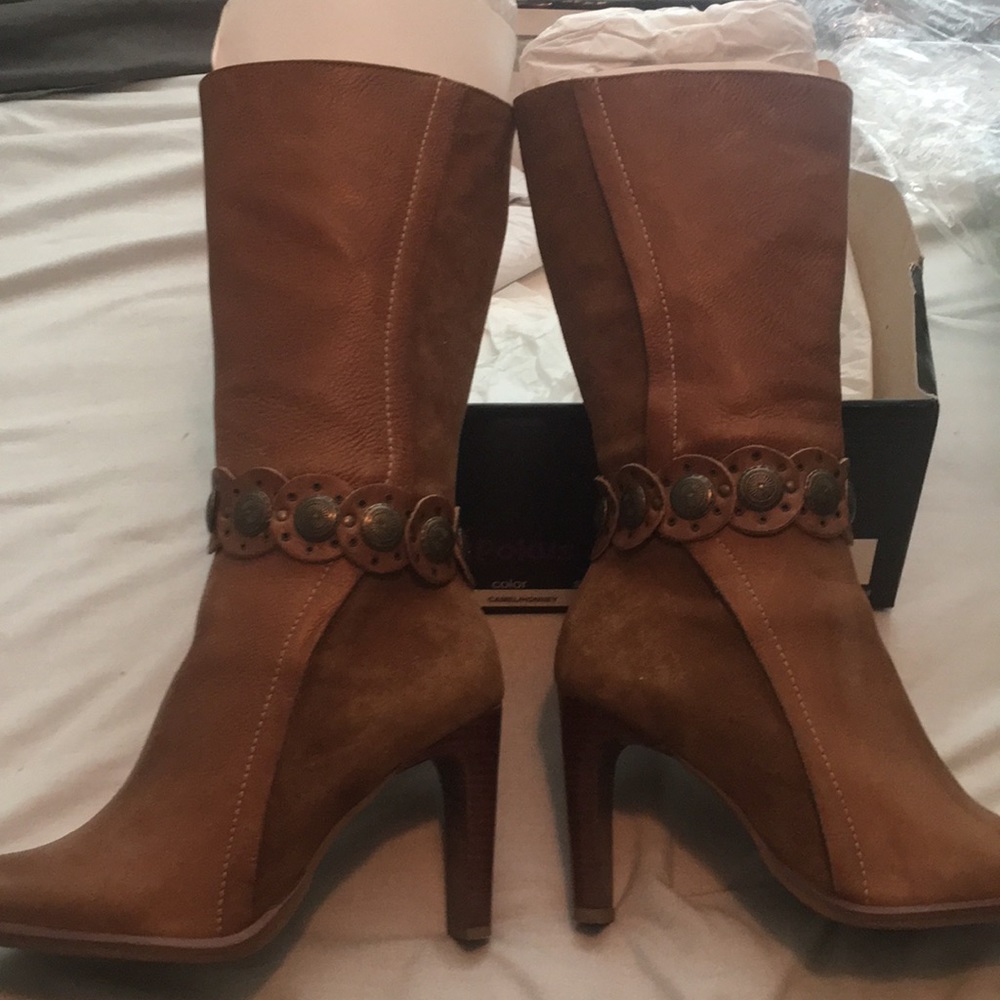 Hocus Pokus - Champagne Leather & Suede Decorative Boot.  Size: 7M